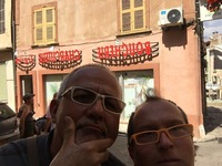 mhhh....dunque vediamo.....ma come cacchio si fanno i selfie??? Ah già fatto???